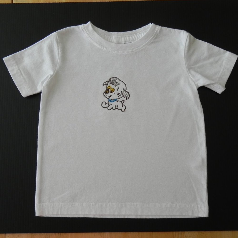 Childs White Rabbit Skins T-shirt with Running Puppy Size 24M